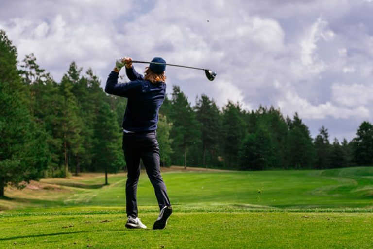 How Many Lessons Are Needed to Learn to Play Golf?